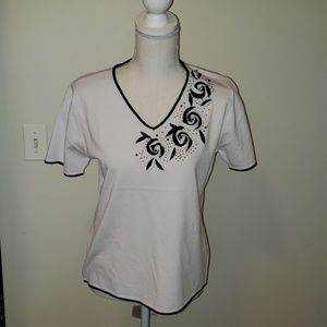 NWOT Gizel white w/ floral accent knit top